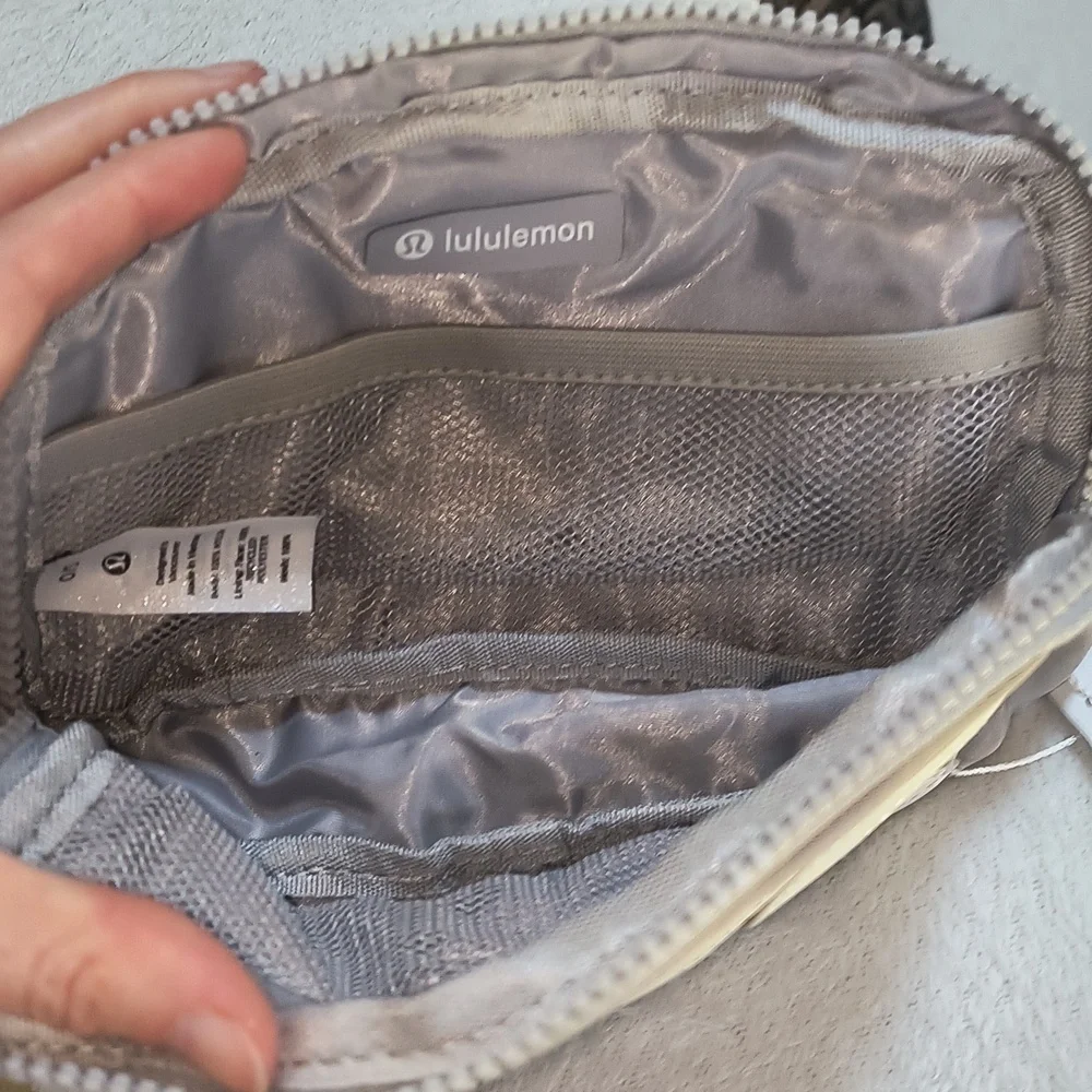 NWT Lululemon Everywhere Belt Bag Limited Edition 1L